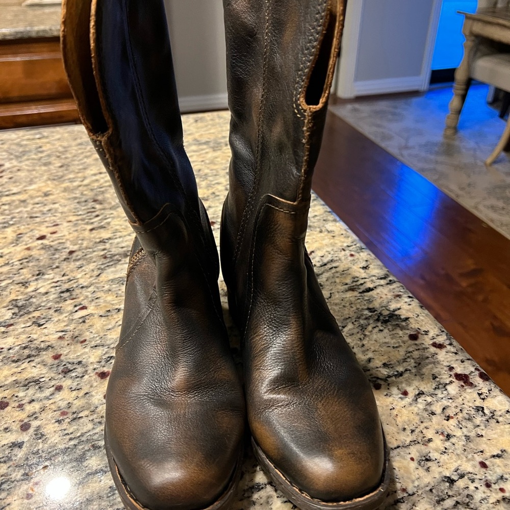 Born boots,  size 8